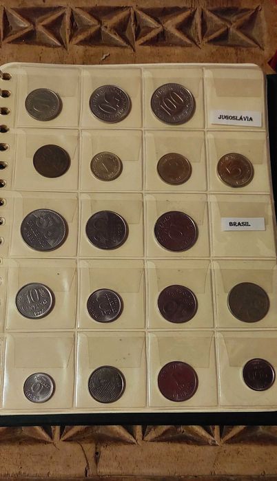 Coleção de moedas antigas estrangeiras e portuguesas