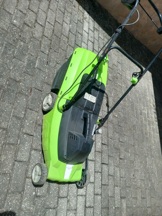 Corta relva eléctrico