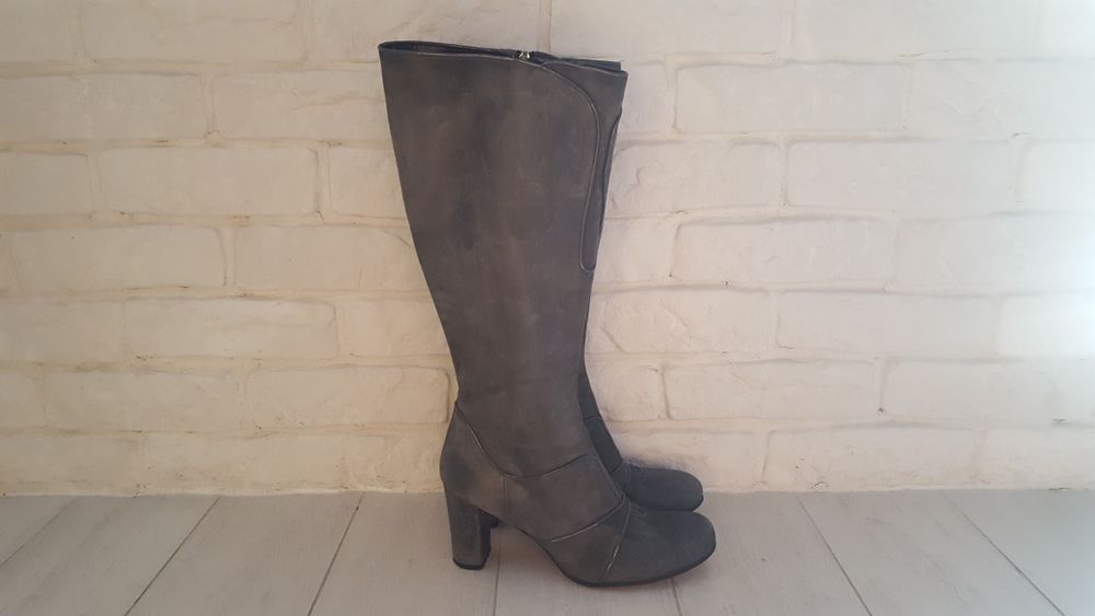 Długie szare kozaki na obcasie firmy HEGO'S