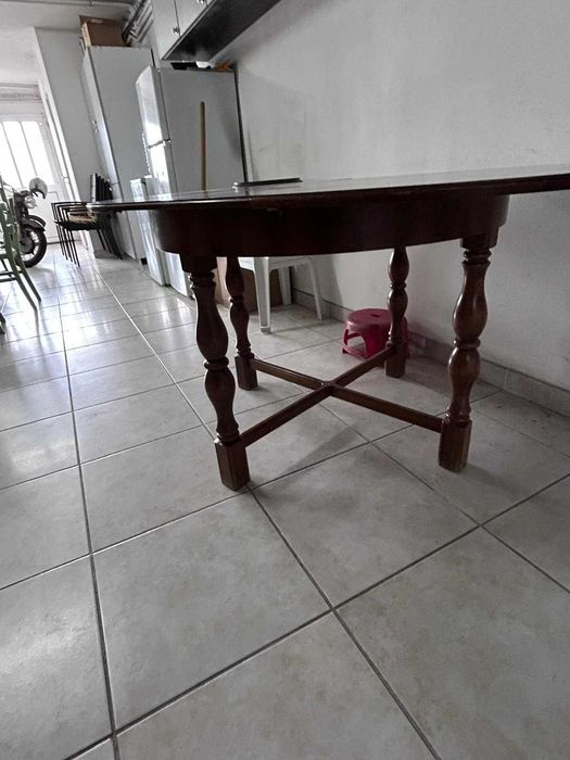 Mesa redonda extensível + 4 cadeiras em palhina