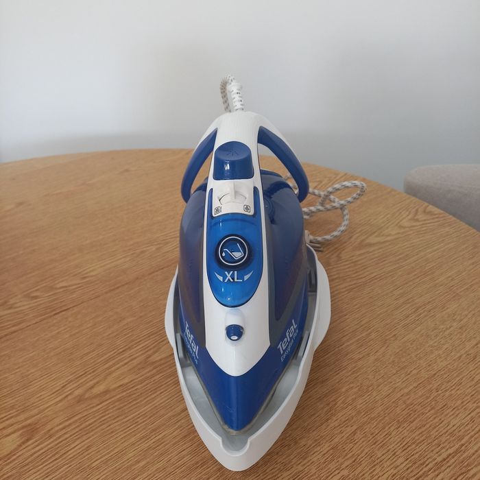 Ferro  a vapor  Tefal  Easygliss Plus.