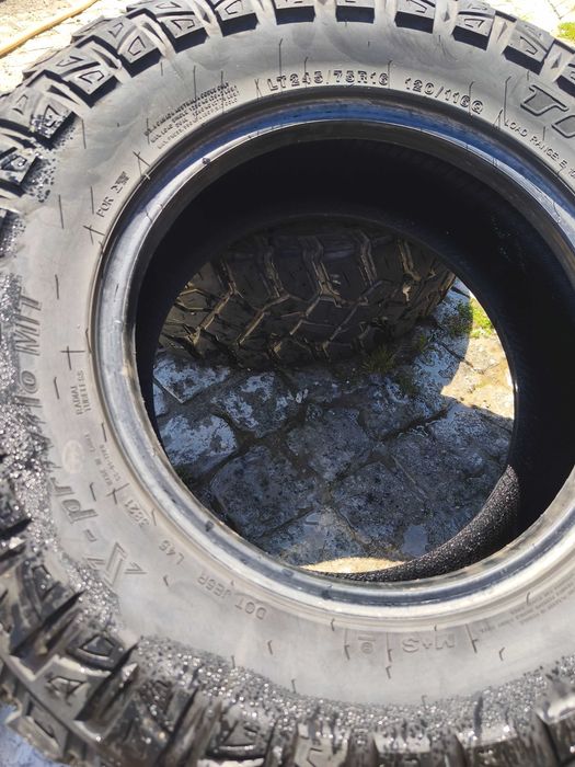 Vendo os 4 pneus 245-75 R16 tracMax X-Privilo M/T  com menos de 10.000km feitos