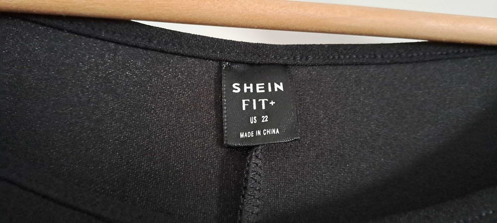 Vestido Plus Size Preto/Branco: Tam Fit + (48)