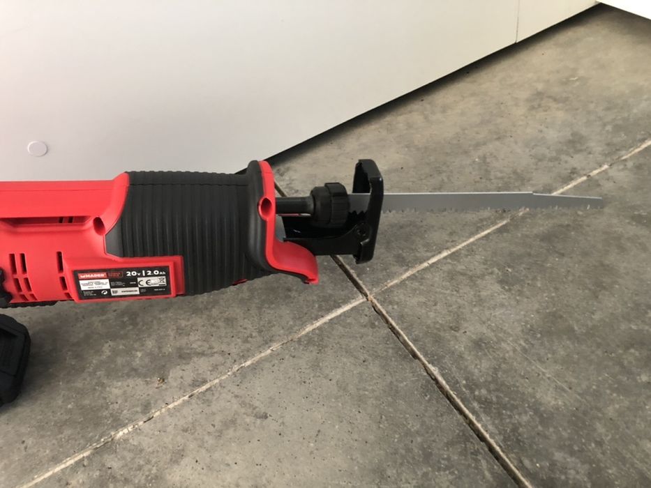 Serrote vaivem a bateria