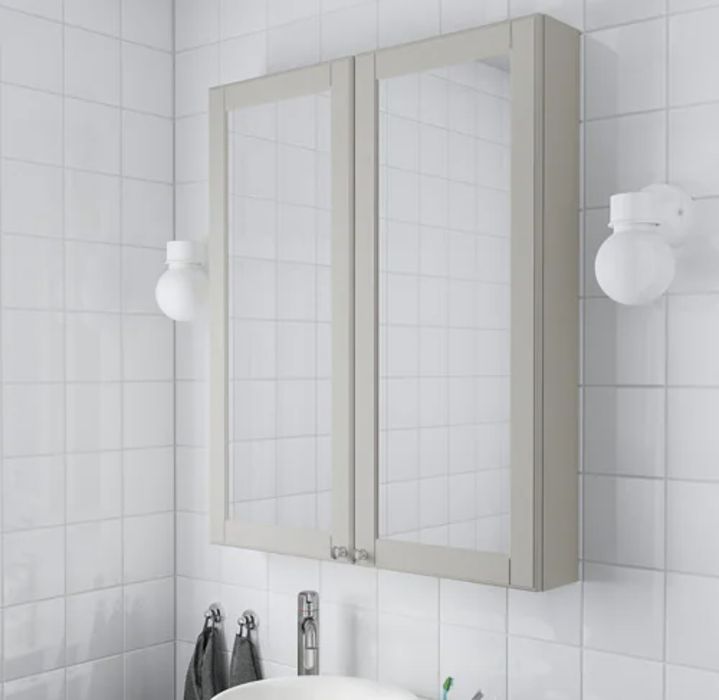 GODMORGON Szafka z lustrem i drzwiami, Kasjön jasnoszary 80 cm