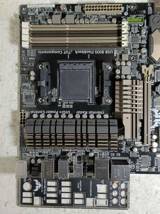 Материнська плата AMD ASUS SABERTOOTH 990XF R2.0 sAM3+ під FX ТОПОВА!