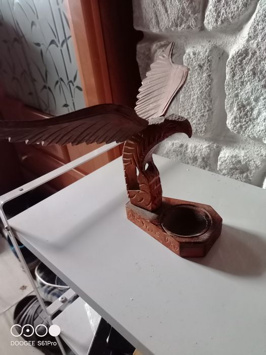 Żeźba orła przybornik na biurko