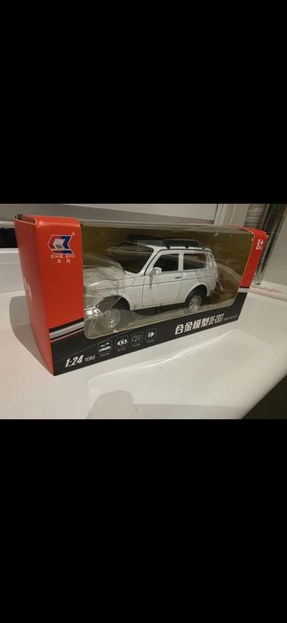 Металева модель Lada Niva «Експедиція» — Масштаб 1:24