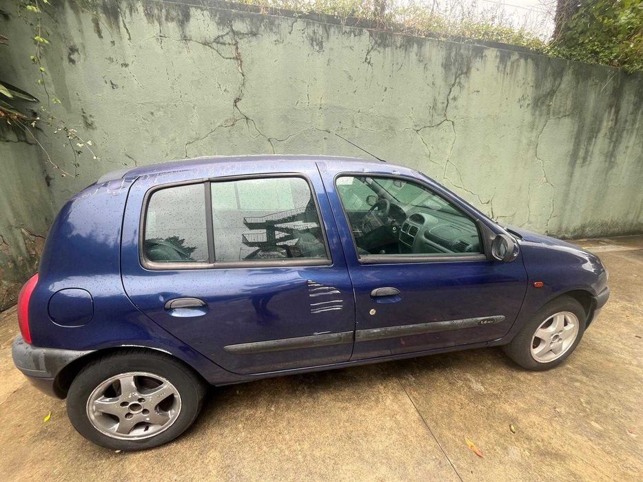 Renault Clio econômico