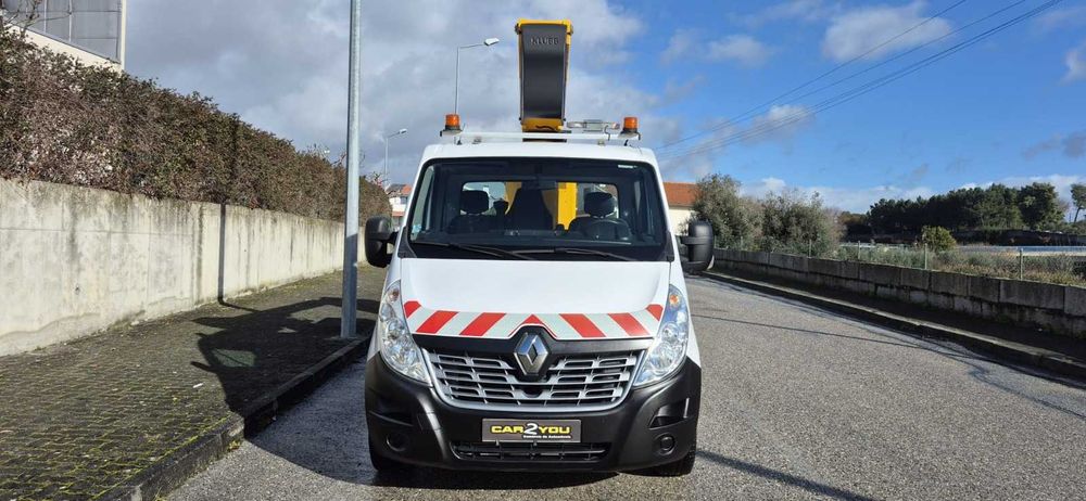 Renault Master com Elevador