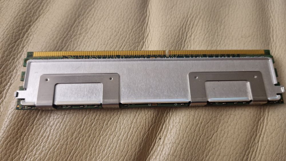 Memória RAM 4GB  2Rx4 PC2-5300F-555