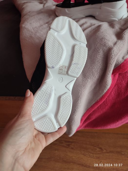 Sandały na koturnie 39