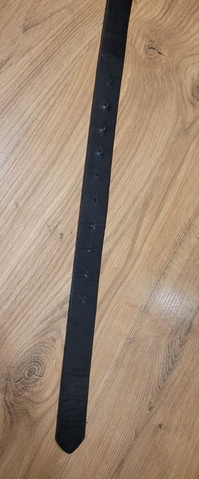 Czarny pasek do spodni z ozdobną klamrą Tally Weijl