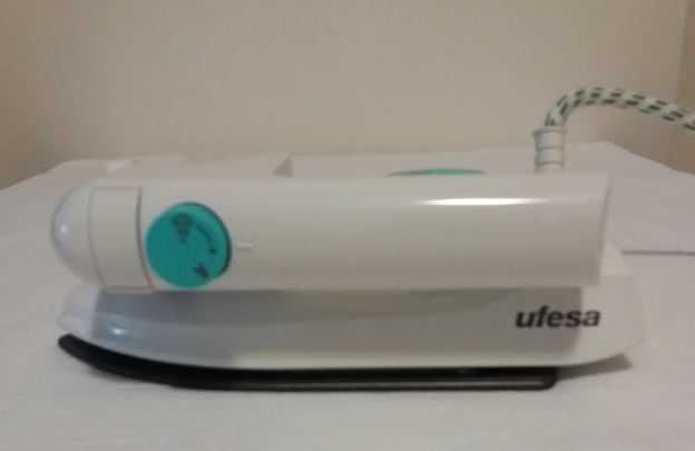Ferro de engomar compacto marca UFESA - Travel