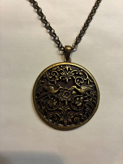 Naszyjnik metal i drewno motyw ptaków