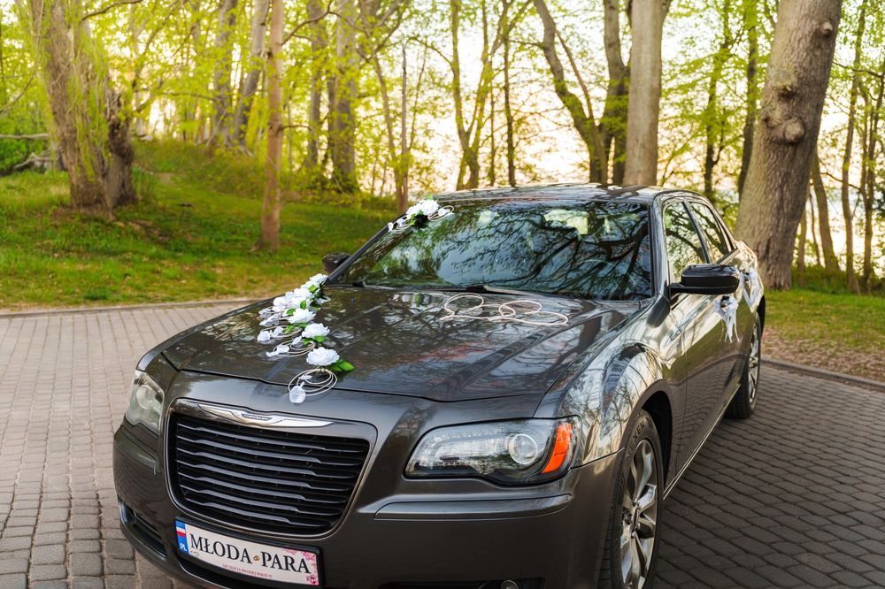 Chrysler 300S do ślubu – elegancja z charakterem