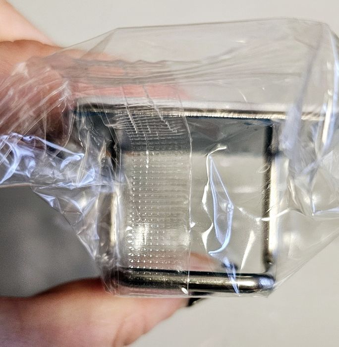 Nowe 4 x wieszaki stalowe kwadratowe, 4.8 cm x 3 cm