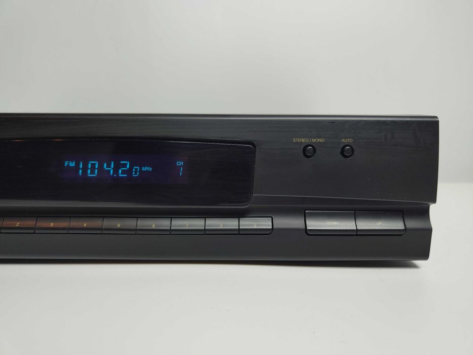 Tuner radiowy Universum T-155