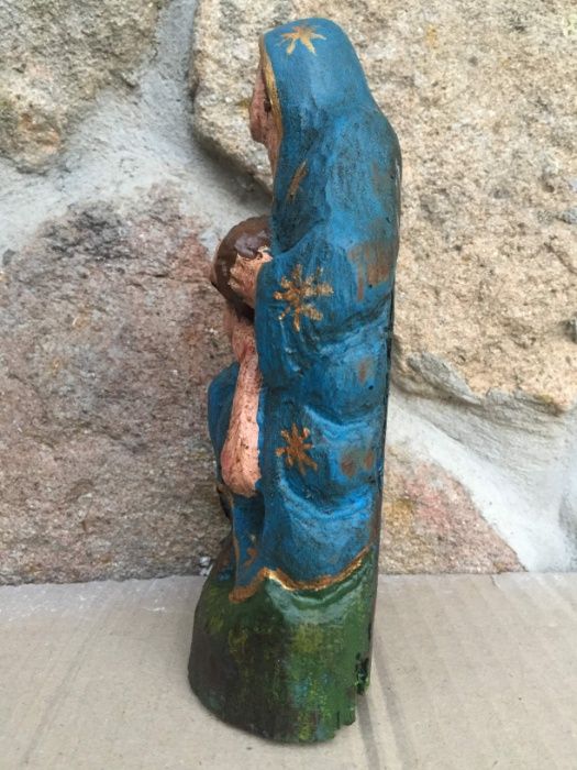 Imagem Pietá em madeira de castanho com pintura
