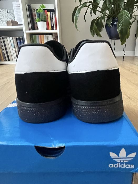Adidas spezial.