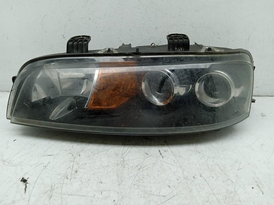 FAROL ESQUERDO FIAT PUNTO 2000
