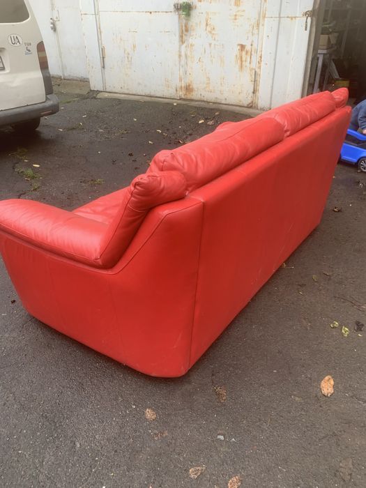 Раскладной кожаный диван