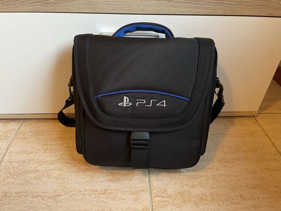 Playstation 4 com Mochila + 3 jogos