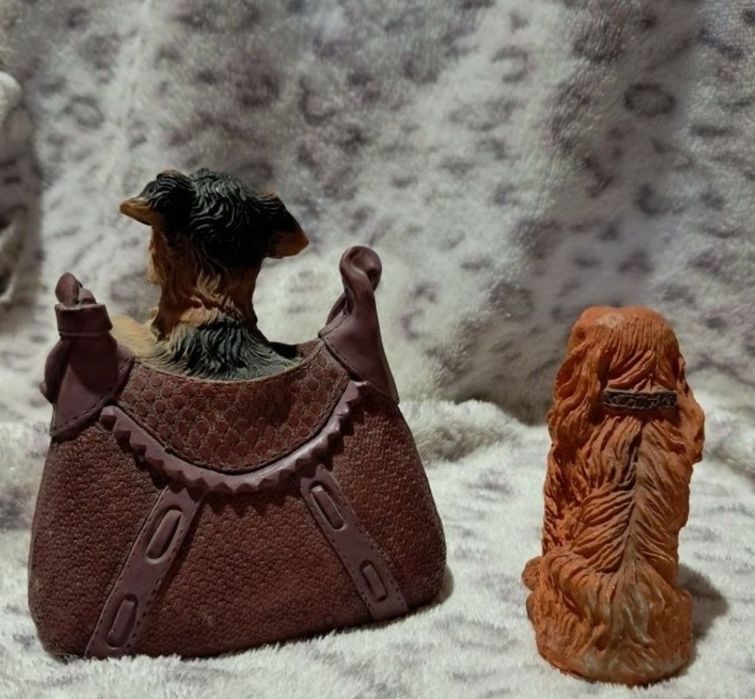 Статуэтки собачек и другие.