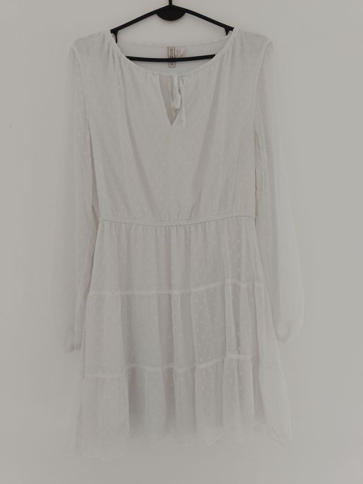 Biała tiulowa sukienka