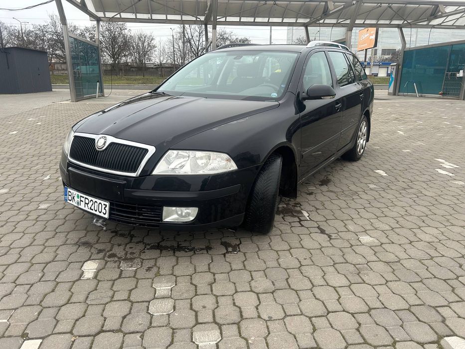 Терміновий продаж, Авто на Фонді, можна перекинути на військового, так як сам військовий, стоїть на мені.
Авто в гарному стані, вкладень не потребує, є нюанси по порогам, і внизу дверей, зʼявились рижики, по двигуну ні чого не робилось, тільки заміна масла, та фільтрів, пробіг 300к 
Ходова не стукає, на дорозі їде плавно, більш детально телефонуйте