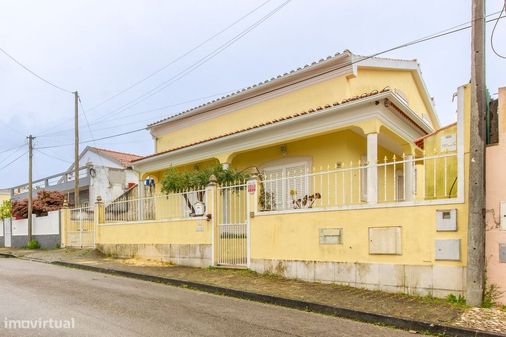 Moradia Isolada T5 - com um Quarto no R/C - Fernão Ferro