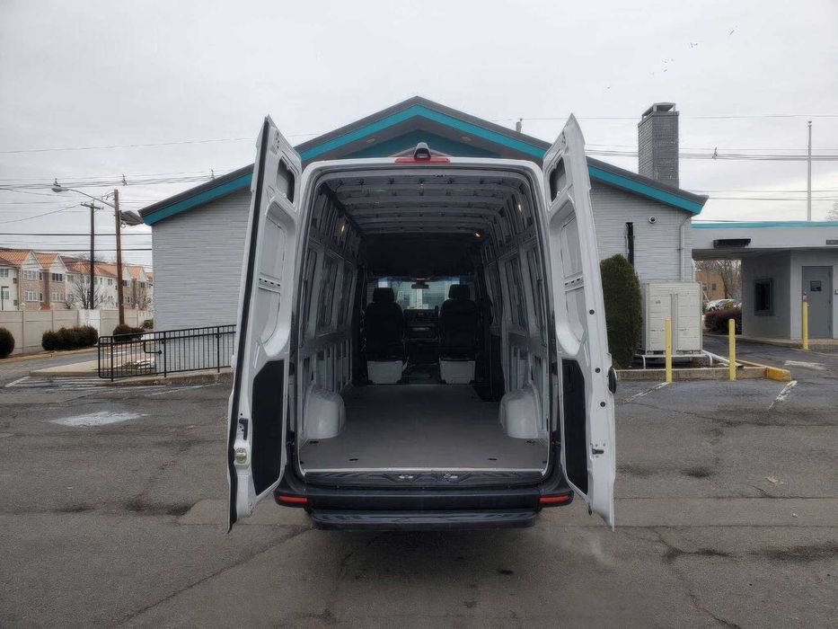 Mercedes-Benz Sprinter      2021