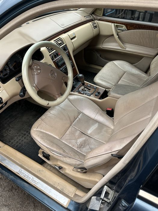 Салон на Мерседеса w210