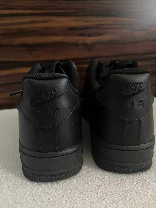 Nowy z metką Nike Air Force 1 07 czarny R.40