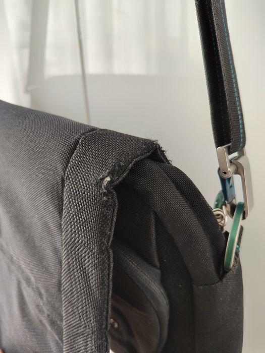 Czarna torba na laptopa 15,6 Samsonite pojemna teczka na ramię