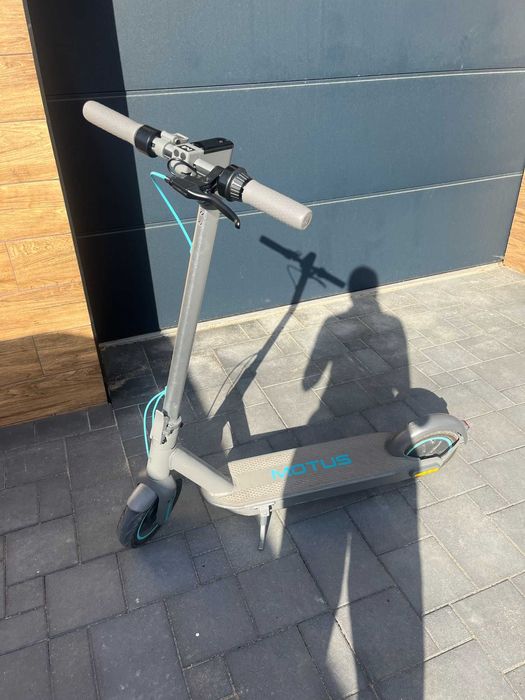 Hulajnoga elektryczna Motus Scooty 10 2022