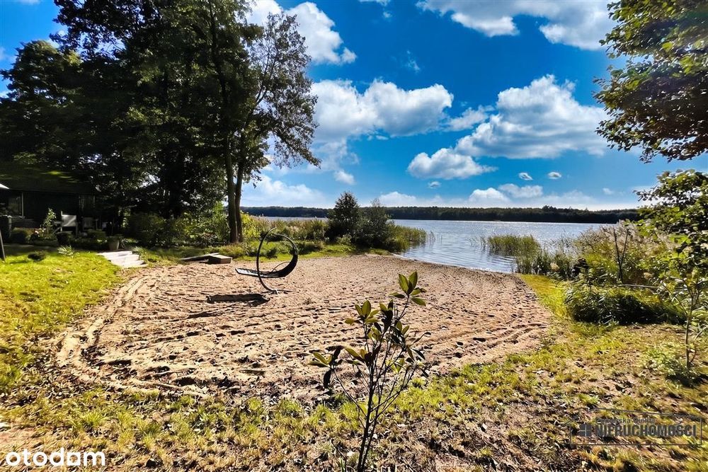 Dostęp do jeziora, plaża, teren i las. Dołgie.