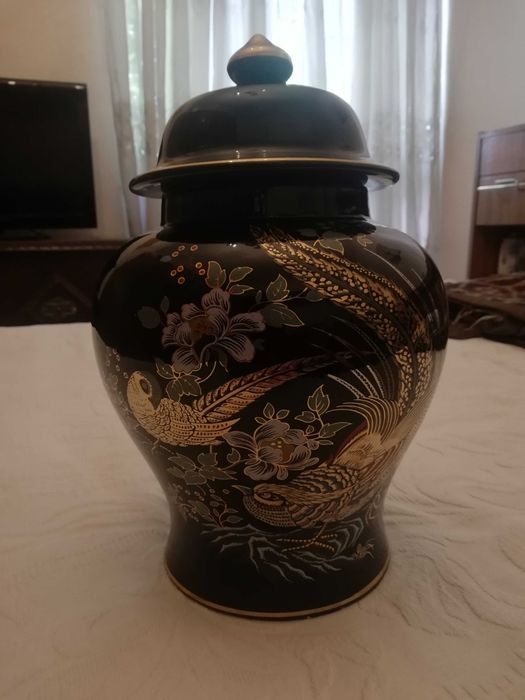 Small decorative pot
