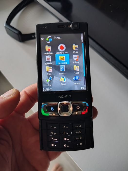 Stary telefon Nokia N95 8GB