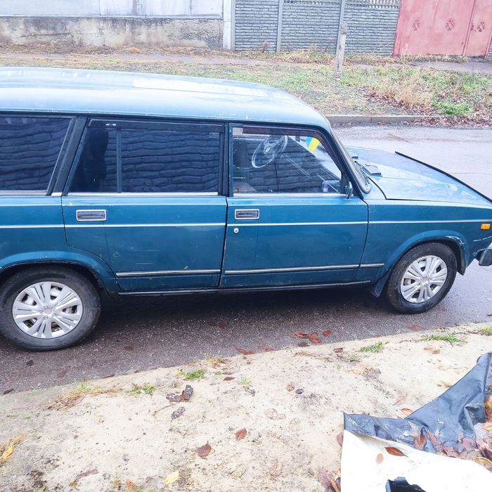 Автомобіль ваз 2104