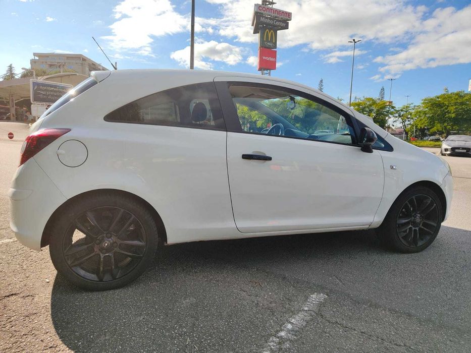 Opel Corsa Black Edition