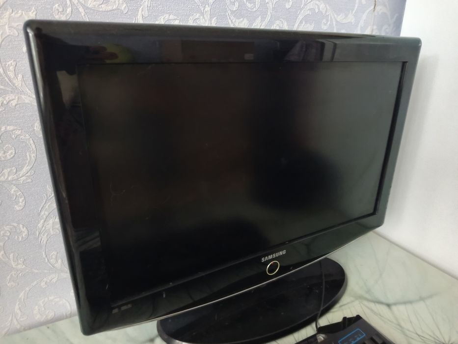 Телевізор Samsung 32" — робочий, недорого  (під приставку / дачу)