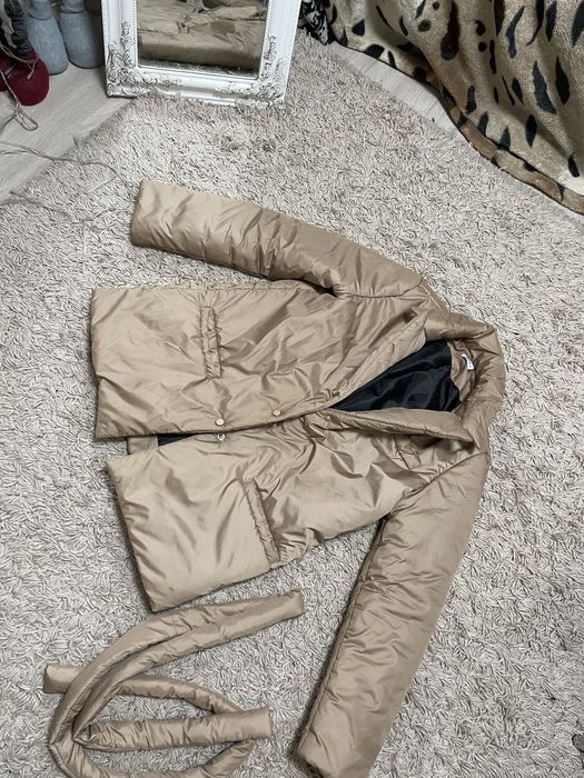 Куртку жіночу продам 46-48 розмір.