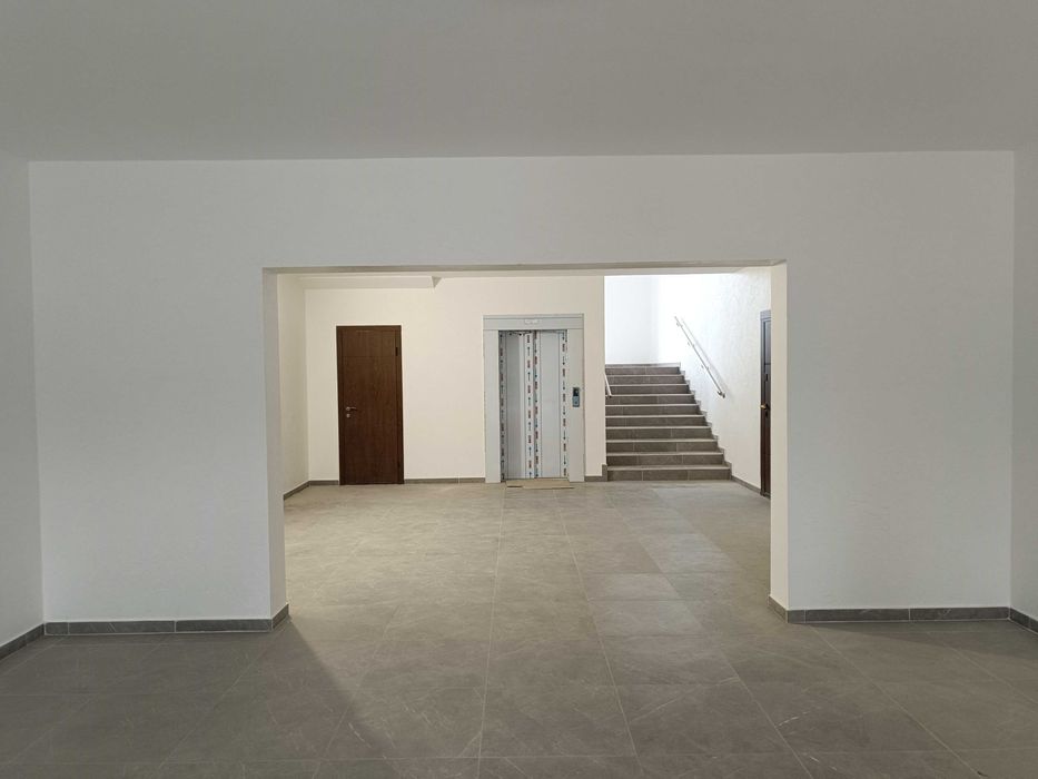 Новобудова 93кв.м центр міста 3-й поверх можливо під державну програму