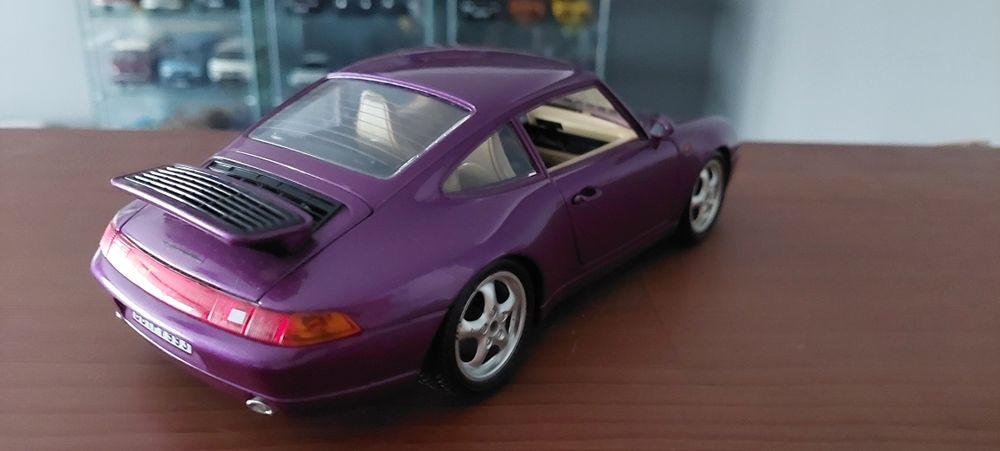 Model 1:18 Porsche 911 Carrera Bburago