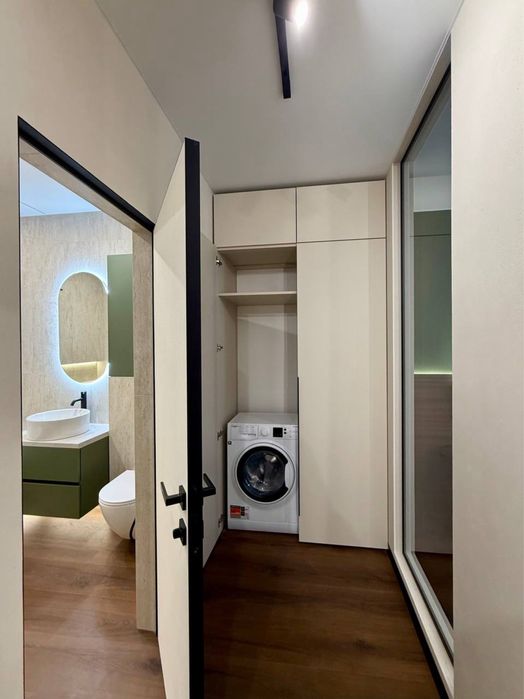 Стильна та сучасна одиничка біля озера!