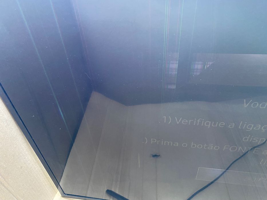 Smart TV Samsung UE43KU6000 com defeito no ecrã