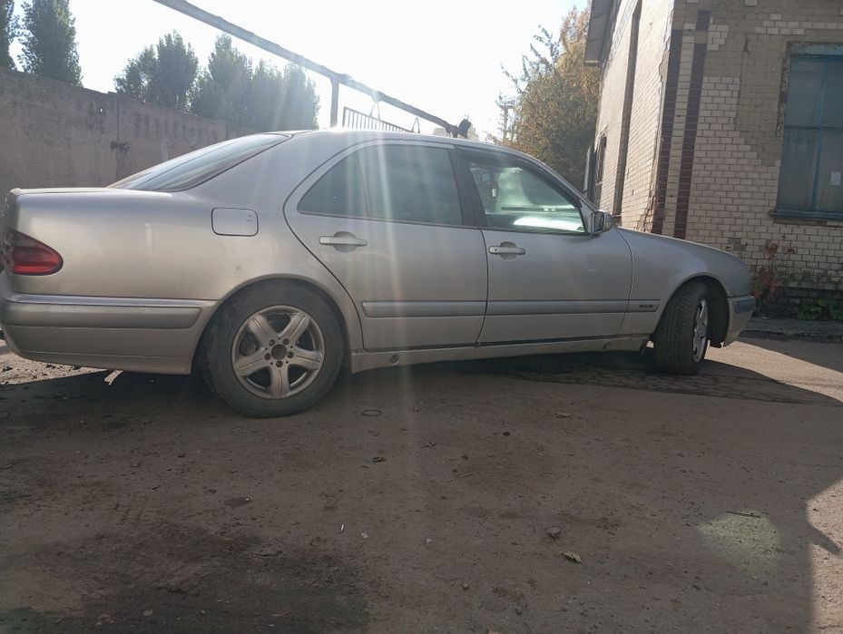 Мерседес Е клас 2001 року