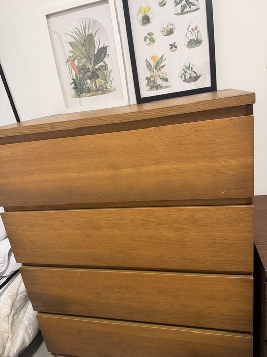 Cómoda 4 Gavetas + Mesa de Cabeceira (IKEA MALM efeito Carvalho)