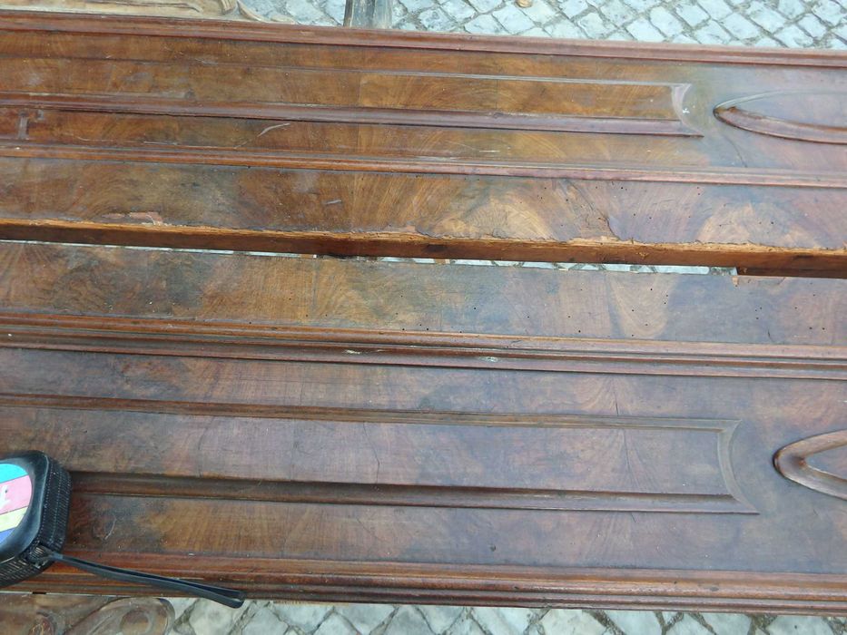 Cama estilo romântico em castanheiro maciço
